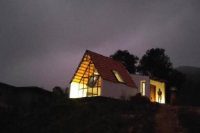 Farmstay in ചില്ലുകൂടാരം at Les Domki et al.